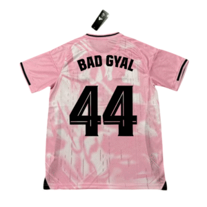 Real Madrid x Bad Gyal camiseta